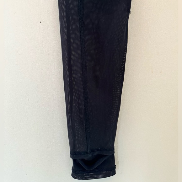 Lululemon Nulu and Crisscross Black Mesh Stirrup Tight. Size 8. - Picture 10 of 17